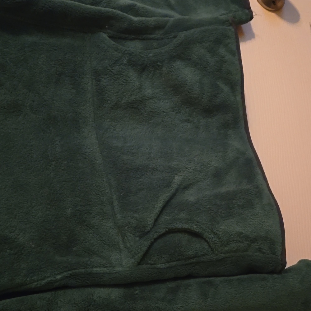 Fleece - Picture 3 of 6